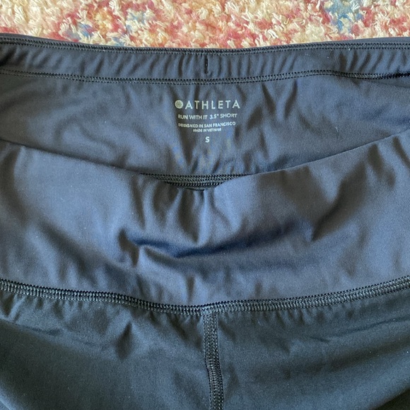 Athleta “run with it 3.5” short - Picture 4 of 4